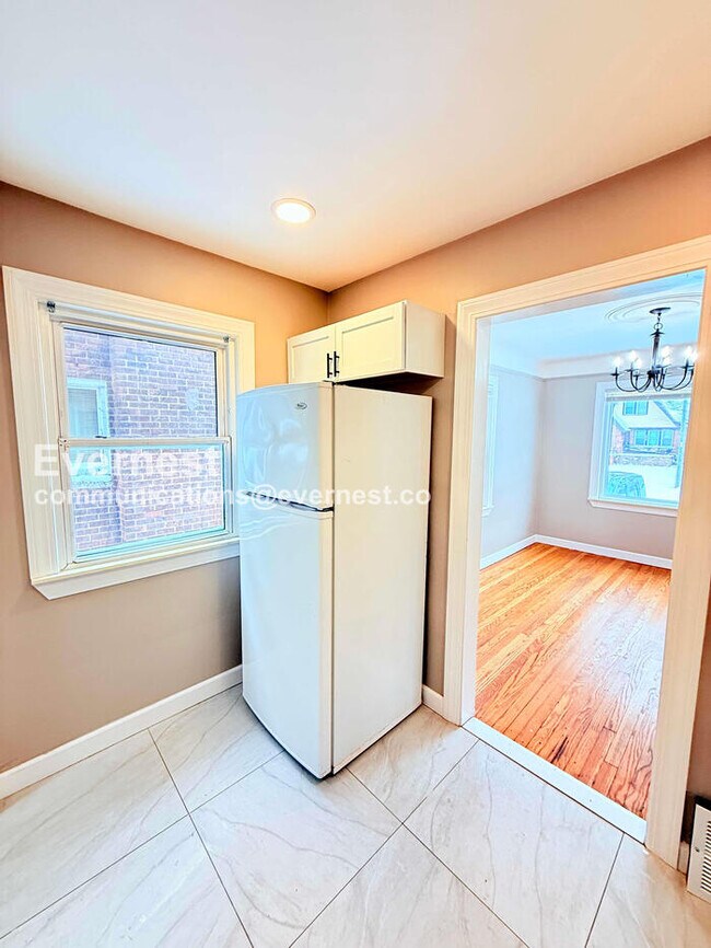 Building Photo - 15472 Lauder St