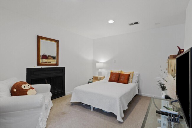 Building Photo - 3071 Southern Elm Ct