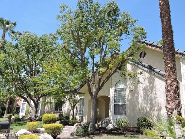 Building Photo - 3 br, 2 bath House - 742 E Lawnbrook Dr