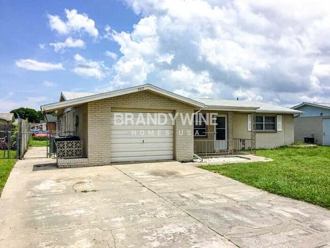 Building Photo - 7317 Oak Crest Dr