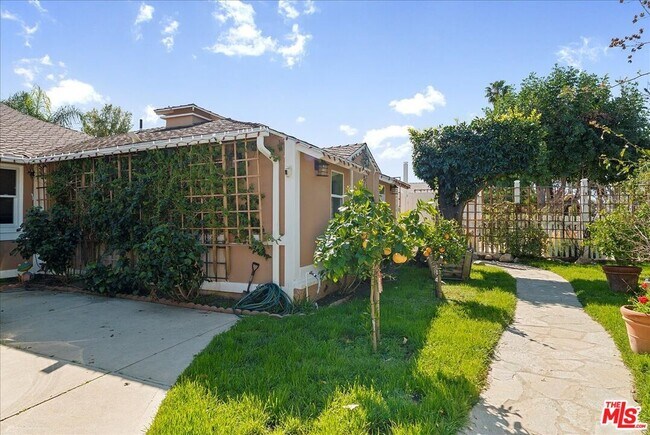 Foto del edificio - 6724 Mammoth Ave