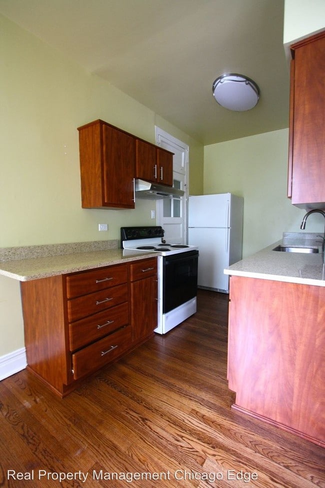 Building Photo - 6251 N Sheridan Rd