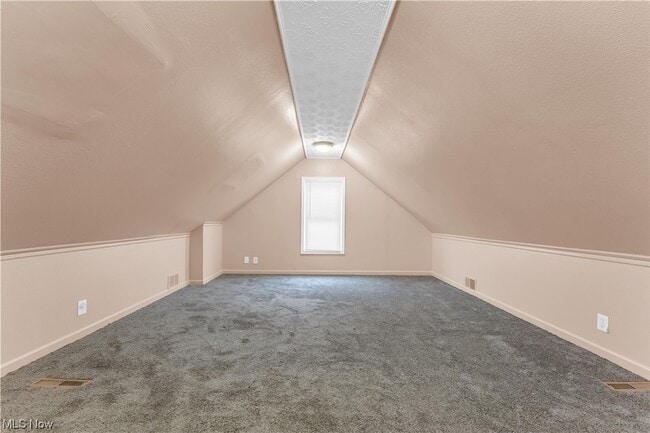 Building Photo - 498 E 250th St