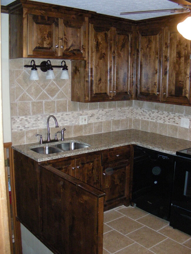 Building Photo - 3220 Cardinal Dr