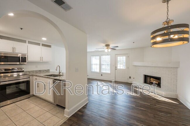 Building Photo - 215 Morris Ln