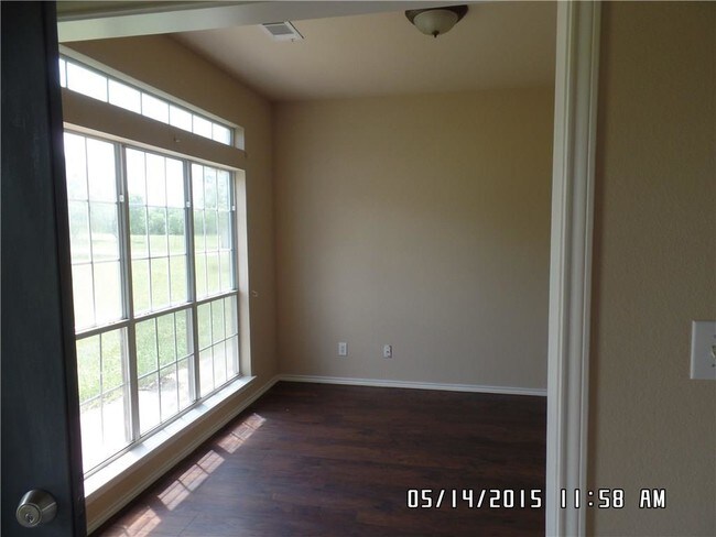 Building Photo - 523 Fox Ln