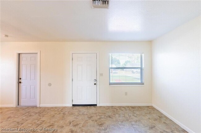 Foto del edificio - 1314 Denise Ave