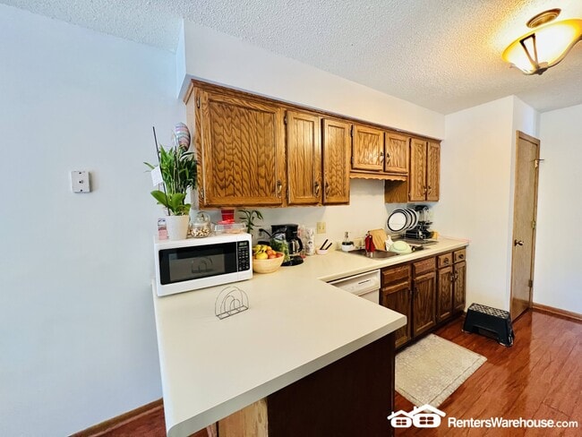 Building Photo - 4490 Clover Ln