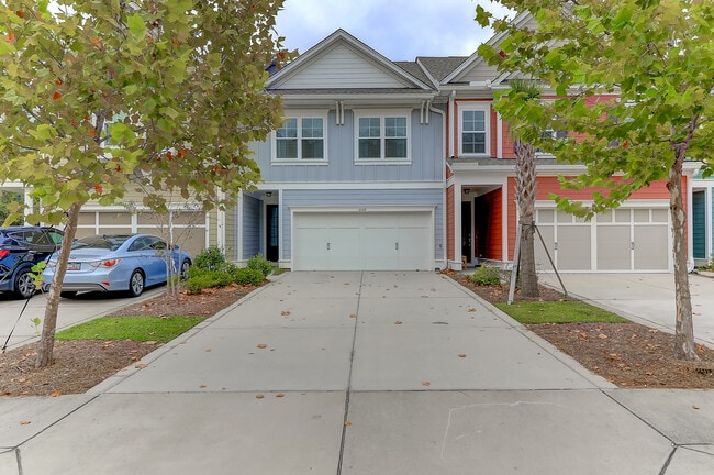 Front of house - 2069 Kings Gate Ln House