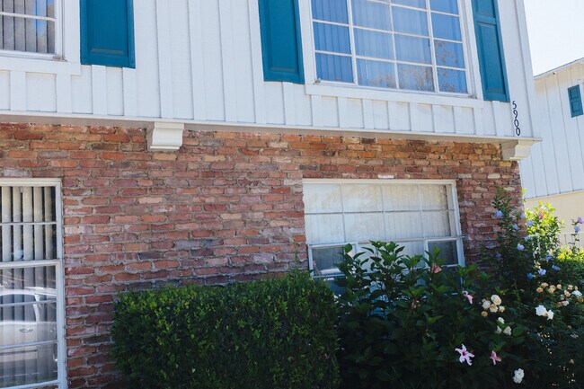 Building Photo - 5900 Coldwater Canyon Ave