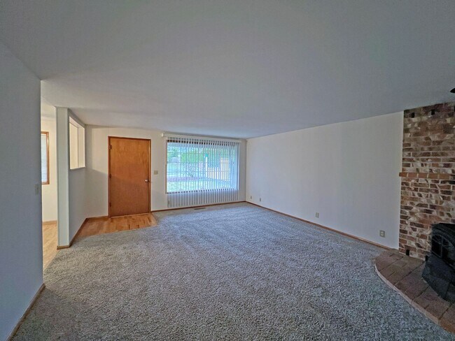 Foto del edificio - Adorable Three Bedrooom in Edgewood