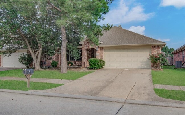 Building Photo - 12259 Lavon Dr