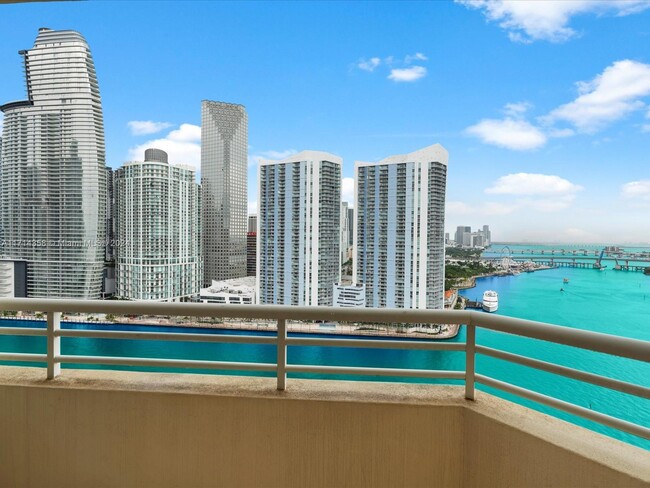 Foto del edificio - 888 Brickell Key Dr