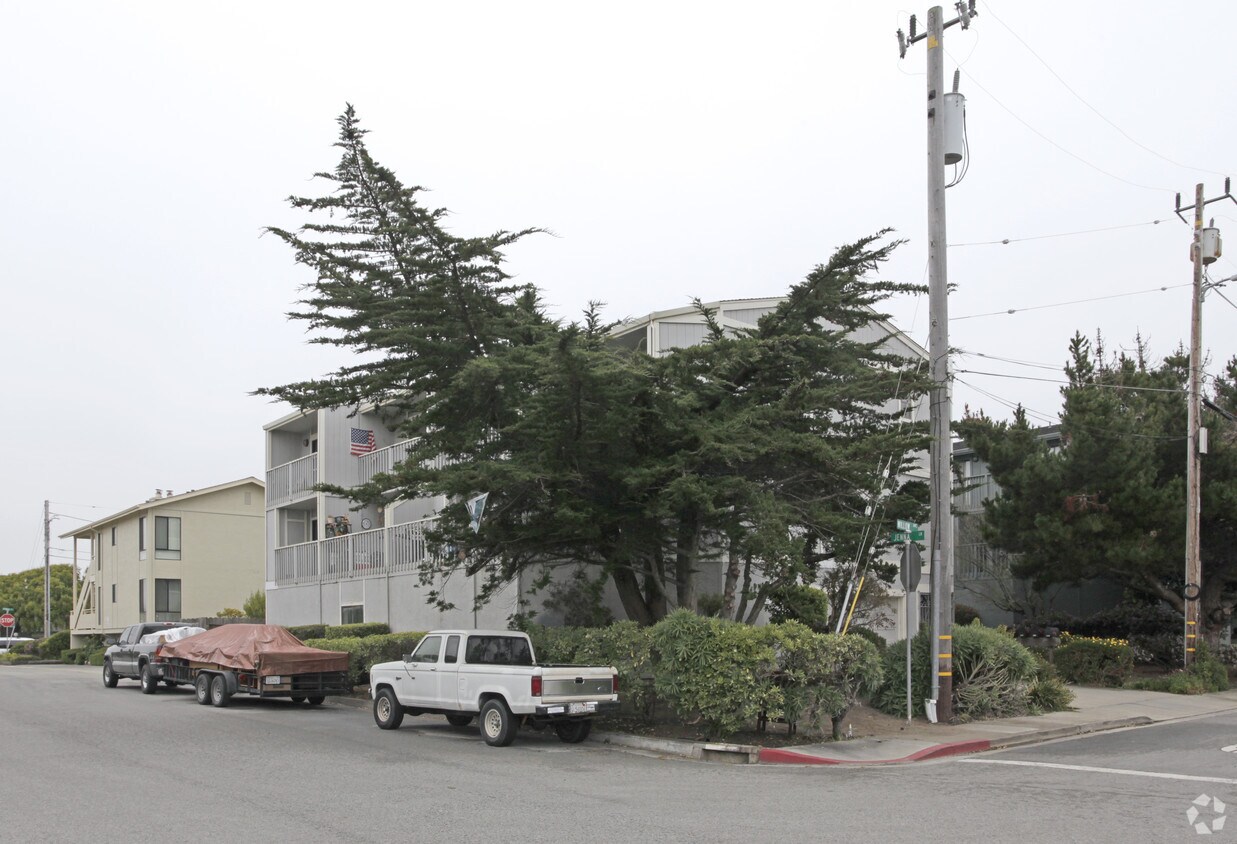 Building Photo - 431 Willow Ave