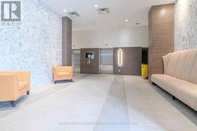 Photo du bâtiment - 2055 Danforth Ave