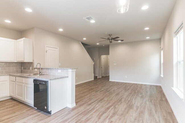 Building Photo - 118 Peruna Dr