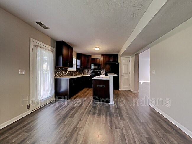 Building Photo - 6271 Valleyview Dr