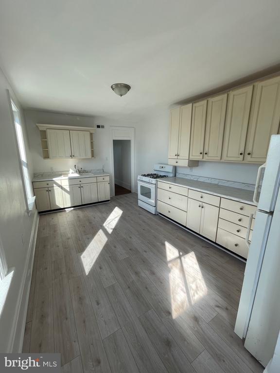 Building Photo - 331 Maclay St