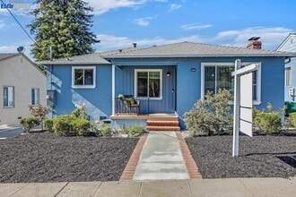 Building Photo - 2230 Romey Ln