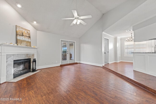 Building Photo - 115 Meadow Glen Dr