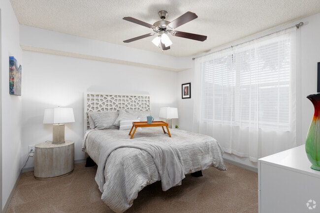 2BR, 2BA - 935SF - Madalyn Landing