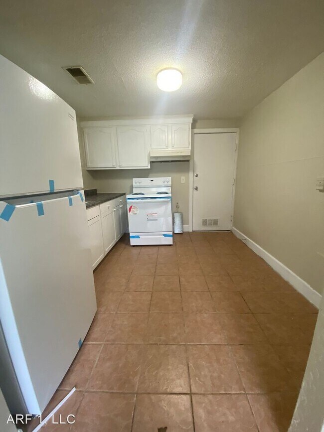 Building Photo - 2 br, 1 bath House - 1208 E Stone Street