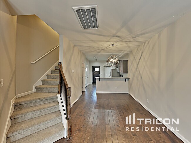 Foto del edificio - 409 Riverwood Ct