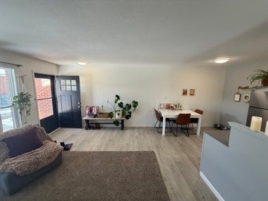 Building Photo - 1740 Azalea Dr