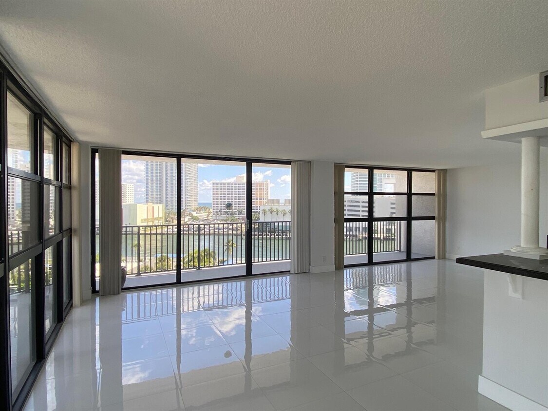 Foto principal - 400 Leslie Dr