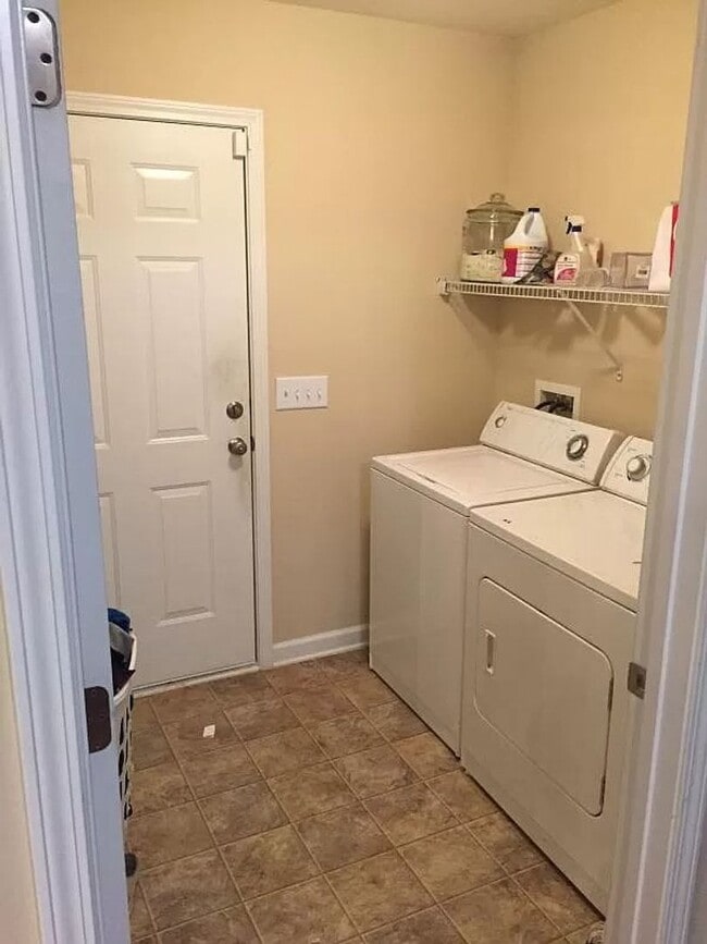 Building Photo - Blythewood Beauty - Three Bedroom, Two and...