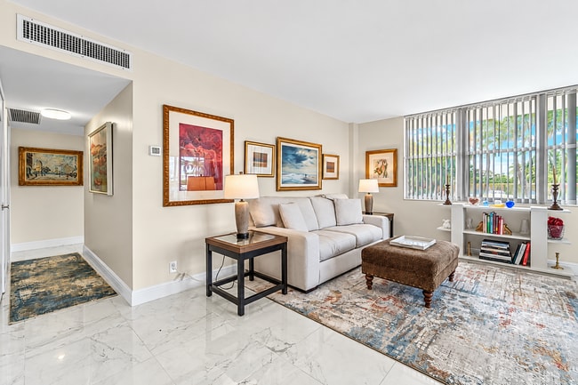 Building Photo - 2600 N Flagler Dr