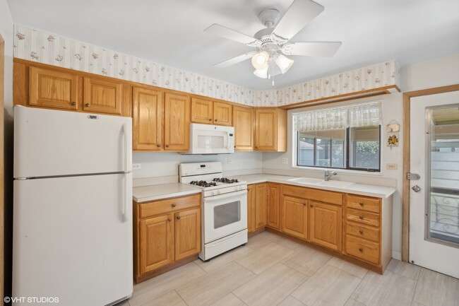 Building Photo - 11121 Martindale Dr