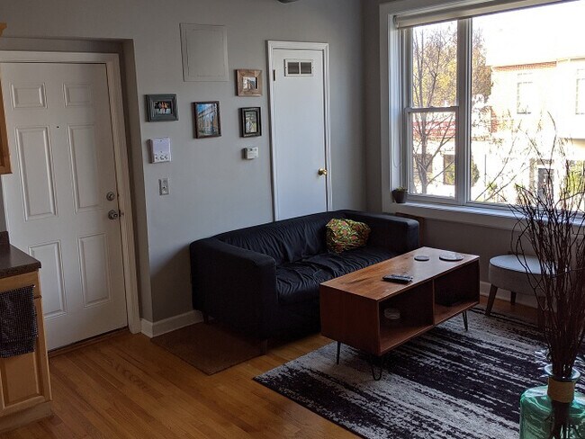 Sala de estar - 4363 N Lincoln Ave