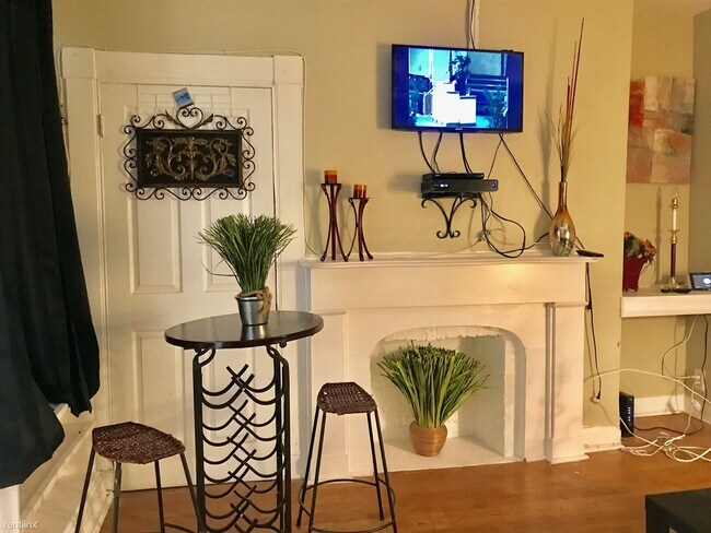 Foto del edificio - 1 br, 1 bath Apartment - 877 N Howard St