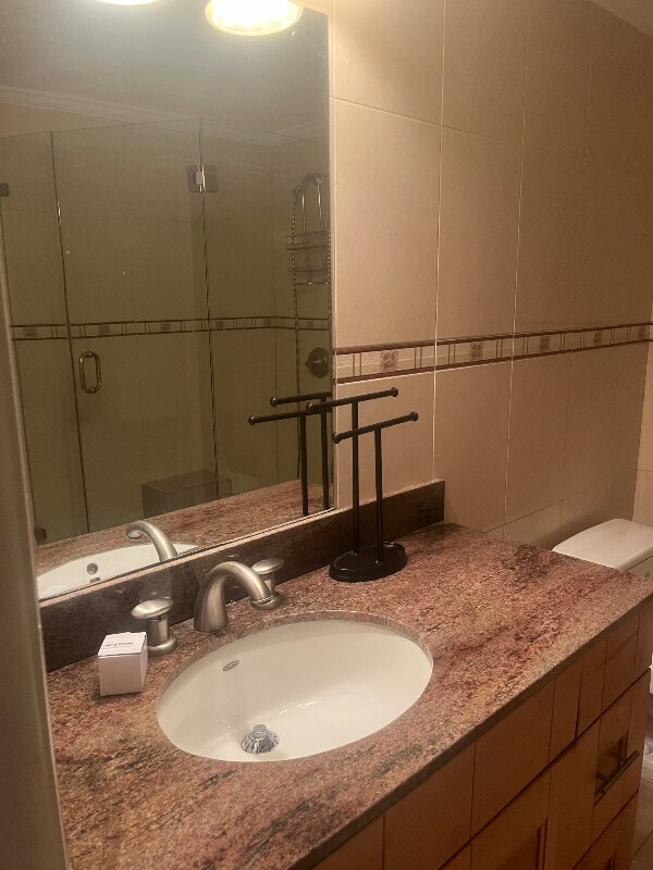 Foto del edificio - 413 Swallow Dr