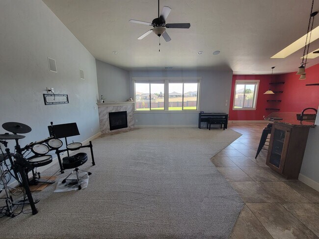 Building Photo - Luxurious 4-Bed Richland Home with Pool, H...