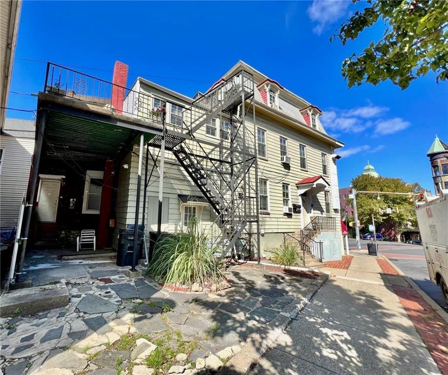 Primary Photo - 601 Walnut St