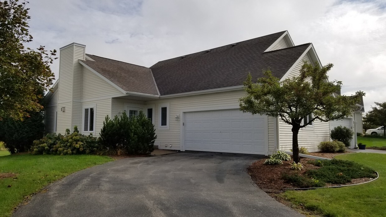 Primary Photo - 841 Bridlewood Dr