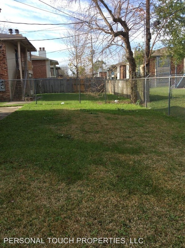 Building Photo - 8239 Skysail Ave