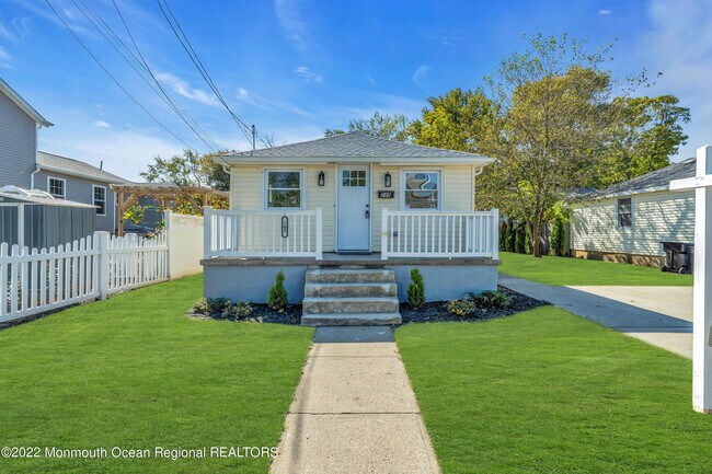 Building Photo - 248 Seabreeze Ave