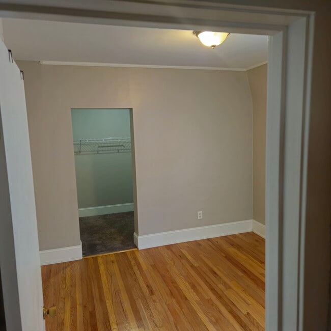 Building Photo - 4949 W Melrose St