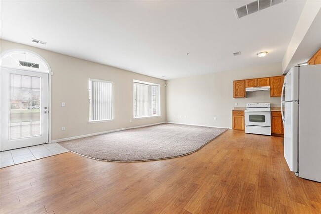 Building Photo - 45523 Revere Dr
