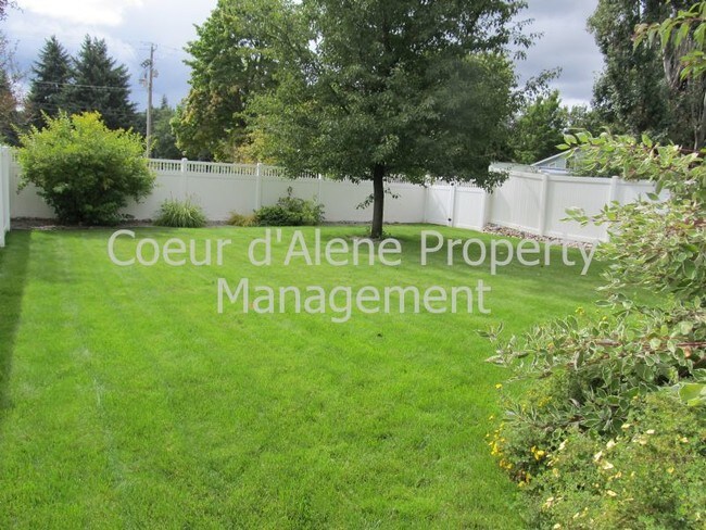 Building Photo - 1754 E Bruce Rd