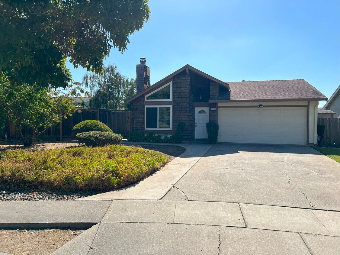 Foto principal - SPACIOUS BRIGHT CUL-DE-SAC 3BD/2BA HOUSE w...