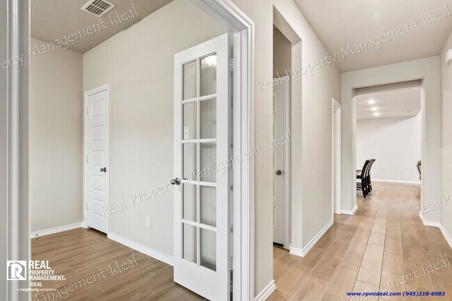 Photo - 2000 Plum Pk House