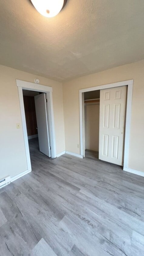 Building Photo - 2129