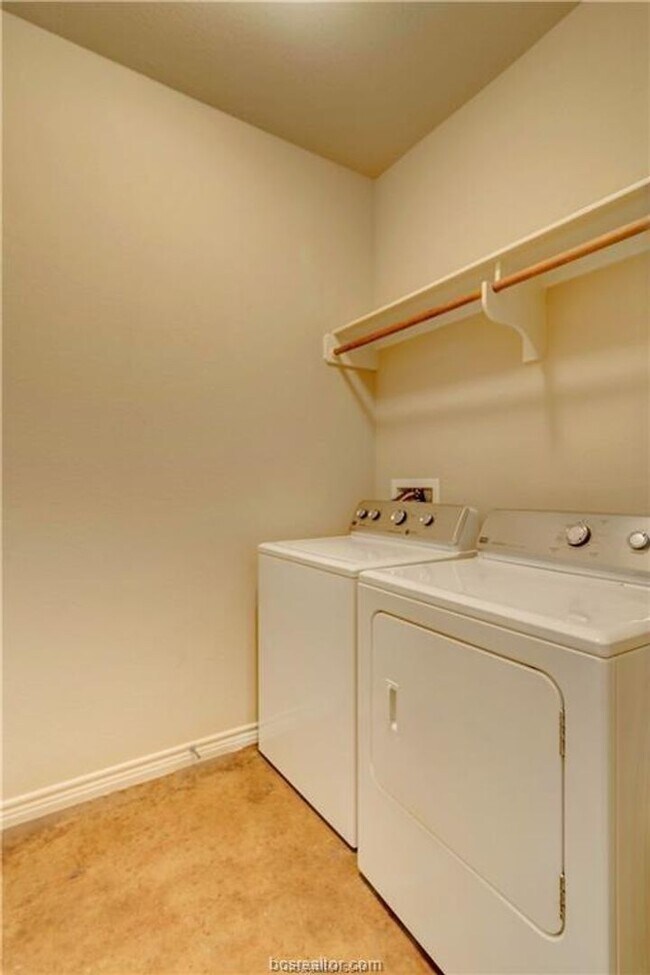 Foto del edificio - College Station - 4 Bedroom 4.5 bathroom u...