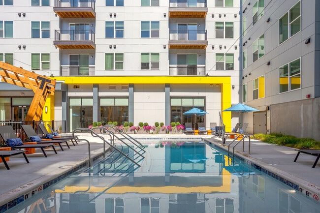 Building Photo - J Veridian At Upper Dublin