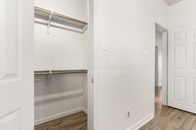 Building Photo - 10015 Amber Cir