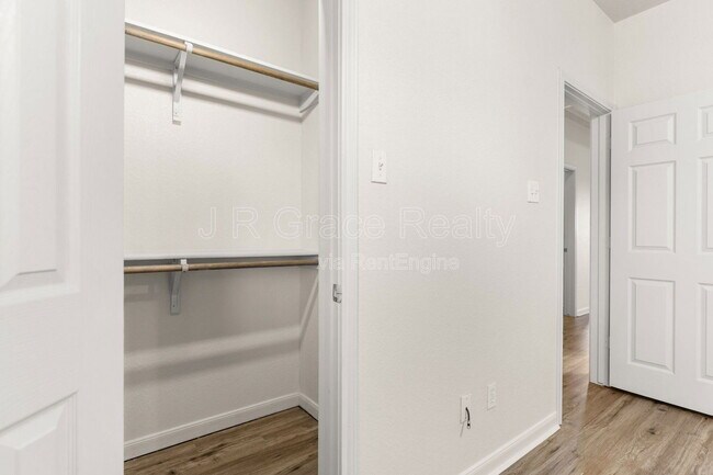 Foto del edificio - 10015 Amber Cir